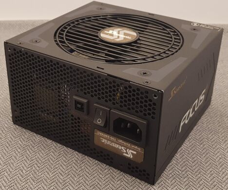 Блок живлення Seasonic Focus Plus Gold SSR-550FX / 550W / 24+4(4)+8 pin