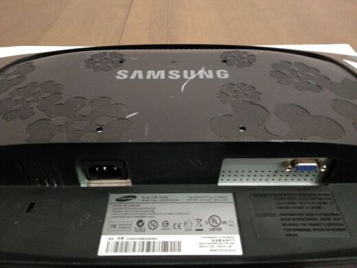 Монитор Б-класс Samsung SyncMaster 2033SN / 20" (1600x900) TN+film / VGA Монитор Б-класс Samsung SyncMaster 2033SN / 20" (1600x900) TN+film / VGA