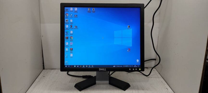Монитор Dell E178FPv / 17" (1280x1024) TN / VGA / VESA 100x100 