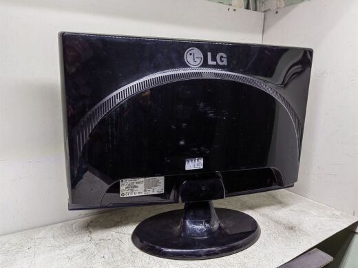 Монитор Б-класс LG Flatron W2453SQ-PF / 24" (1920x1080) TN / 1x VGA / Кабели в комплекте Монитор Б-класс LG Flatron W2453SQ-PF / 24" (1920x1080) TN / 1x VGA / Кабели в комплекте