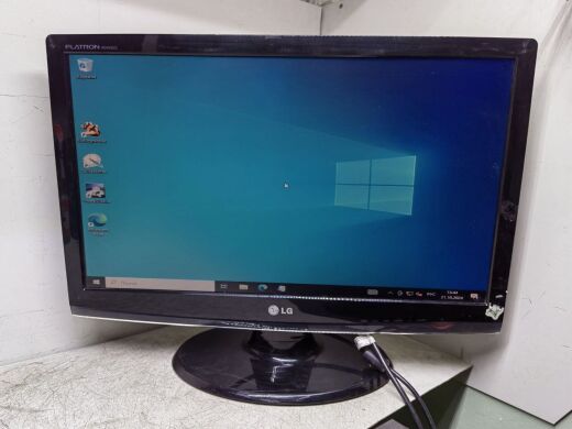 Монитор Б-класс LG Flatron W2453SQ-PF / 24" (1920x1080) TN / 1x VGA / Кабели в комплекте Монитор Б-класс LG Flatron W2453SQ-PF / 24" (1920x1080) TN / 1x VGA / Кабели в комплекте