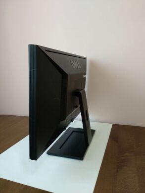 Монитор Dell G2410t / 24" (1920x1080) TN / DVI, VGA / VESA 100x100