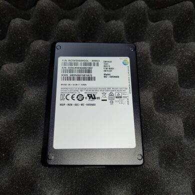 Твердотельный накопитель SSD Samsung SM1633 / 2.5" / 800 GB / SAS 12G / 3 DWPD